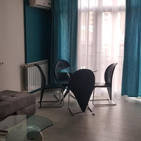 Beautiful Apartment Located In Pushkin Street Ереван Екстериор снимка